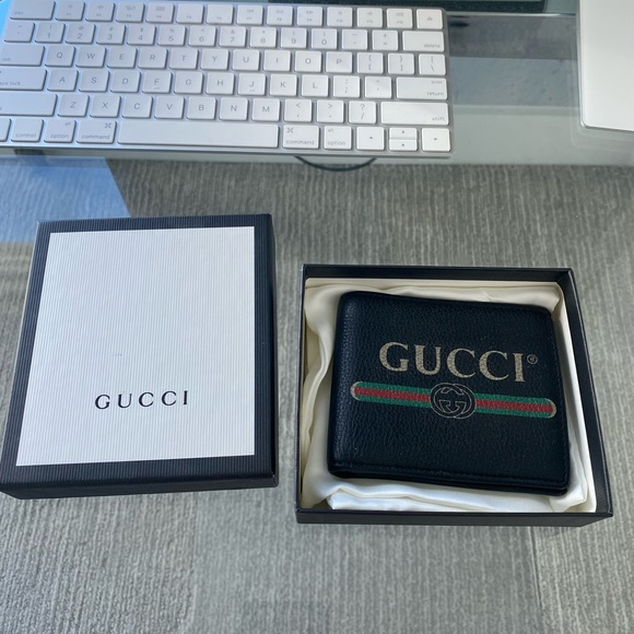 Authentic Gucci Logo 8 Card Bifold Wallet - Picture 9 of 11